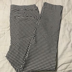 Black and White Old Navy Pixie Pants